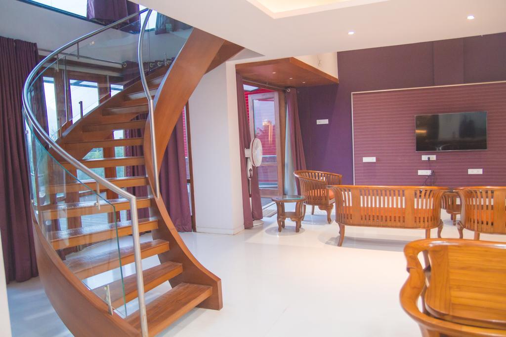 Gulmohar - Luxurious Penthouse Family Rooms Kolhapur Exterior foto